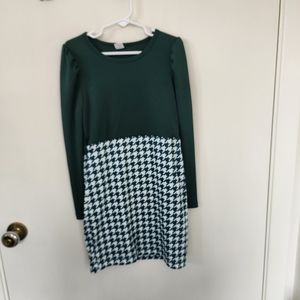 Shein 7y green and white houndstooth stretch dress Used good condition